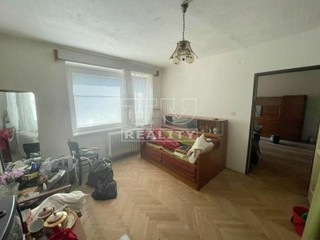TUreality ponúka na predaj 2 izbový byt v okresnom meste Žiar nad Hronom, 67 m2