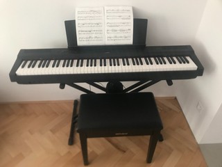 Klavír Yamaha a príslušenstvo