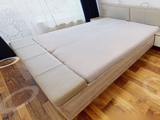 Manželská posteľ s úložným priestorom a matracmi