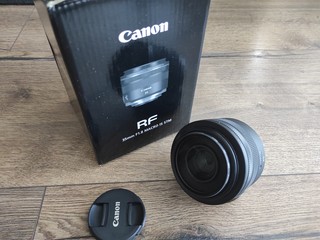 Canon RF 35 f/1.8 Macro IS STM