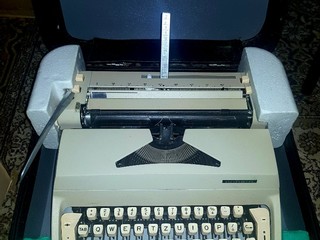 Písací stroj Consul s kufríkom