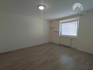 Ponúkame Vám na prenájom 1 izbový byt na ulici Zváračská v Komárne!