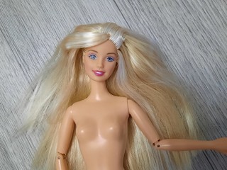 Barbie Mattel husté vlasy
