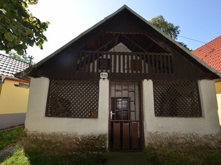 Viničný dom s kamennou pivnicou zo 16. storočia