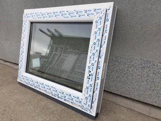 Plastové okno 870 x 690