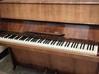 Predám klavír značky PETROF z roku 1963