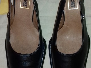Dámske čierne kožené sandály - nepoužívané
