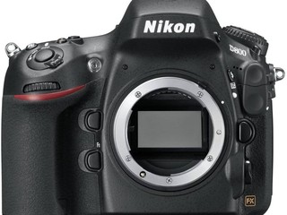 Predám prof. fotoaparát Nikon D800 telo + MB12