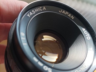 Yashica Japan Auto Yashinon DS 50mm f1.9, závit M4