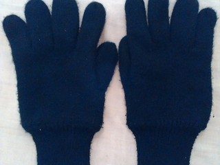 Pletené futrované rukavice, čiernej farby