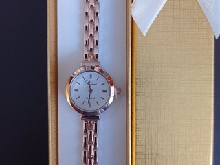 Dámske elegantné hodinky