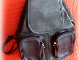 Kožený ruksak nový, čiernej farby