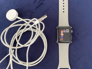 Apple watch seria 3 , 38mm na nahradne diely