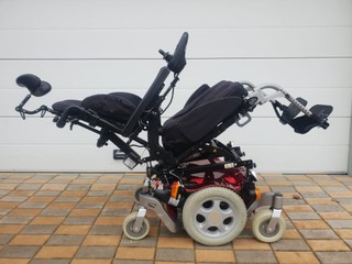 Elektrický invalidný vozík Quickie Salsa s el. pol