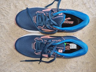 Nové dámske bežecké topánky Brooks