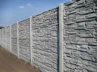 Betónový plot - výroba - montáž, farbenie-zdarma
