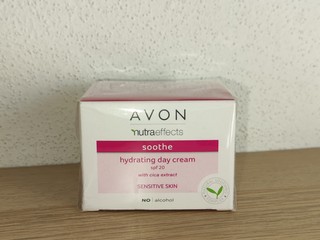 Hydratačný pleťový krém Avon nutra effects