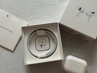 Apple Airpods pro with Megsafe charging case