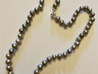 Náhrdelník z pravých šedých perál 7-8 mm
