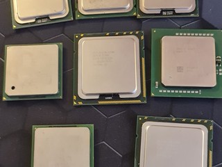 Predám staršie Intel XEON a Pentium processory