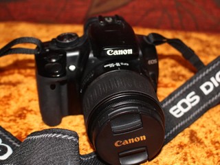 Digitálna zrkadlovka DSLR Canon 400D