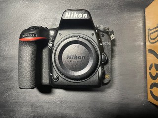Nikon D750 s prislusenstvom model r. 2019