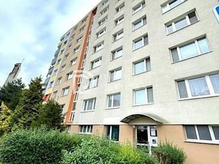 Na predaj priestranný 4 izbový byt na Znievskej ulici v Petržalke