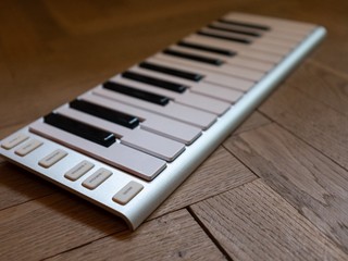 Predám MIDI klávesy CME Xkey Air 25