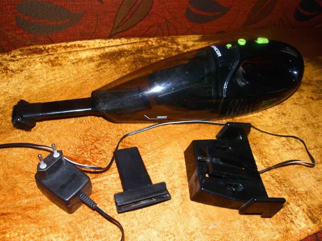 mini vysávač Sencor na batériu