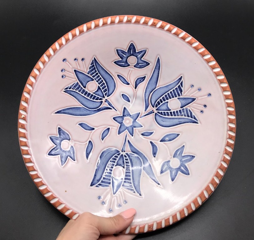 Tanier s modrými kvetmi, keramika
