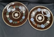 Dva taniere kvietkované, pozdišovská keramika