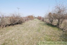 Stavebný a rekreačný 12,6 árový pozemok v okrajovej časti Chorvátskeho Grobu, 12 km od Bratislavy