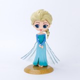 Elsa figúrka na tortu