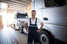Automechanik pre nákladné vozidlá TATRA a IVECO s
