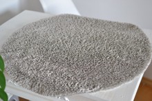 sivý okrúhly koberec 70 cm