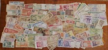 97 kusov bankoviek zahraničie