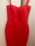 červené bandážové šaty