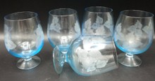 Modré brúsene sklenené poháre napoleonky