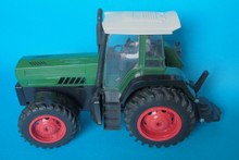 Traktor s pohonom na zotrvačník 21 x 35 cm (v x d)