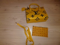 žltá kabelka