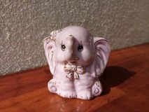 Soška sloník z ružového porcelánu